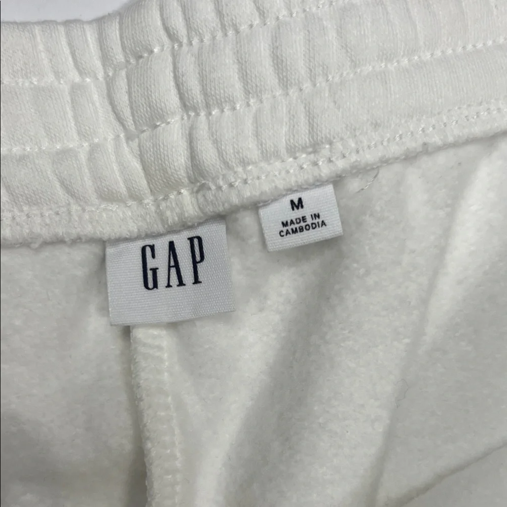 GAP  Athletic White Shorts Men’s  size Medium